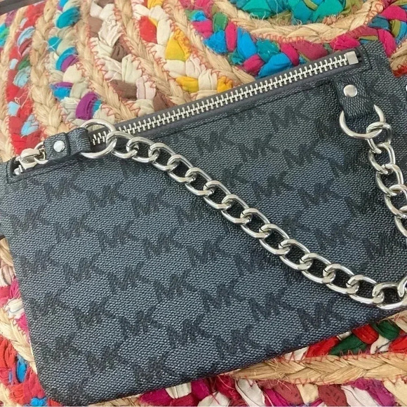 Michael Kors monogram Fanny  belt pack - Picture 3 of 6
